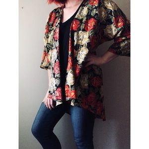 {LuLaRoe} Black + Floral Lindsay Kimono